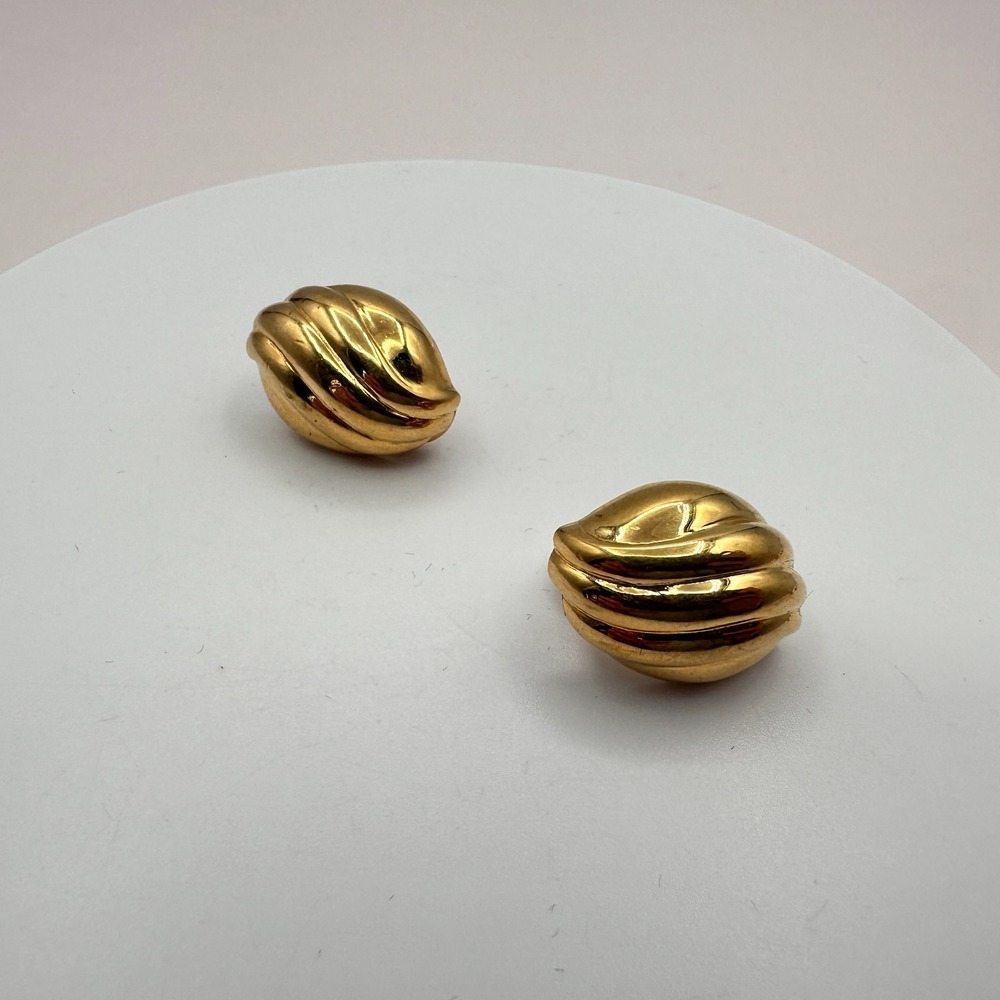 Vintage 80s Monet Gold Tone Ribbed Swirl Earrings Classic Fashion Statement